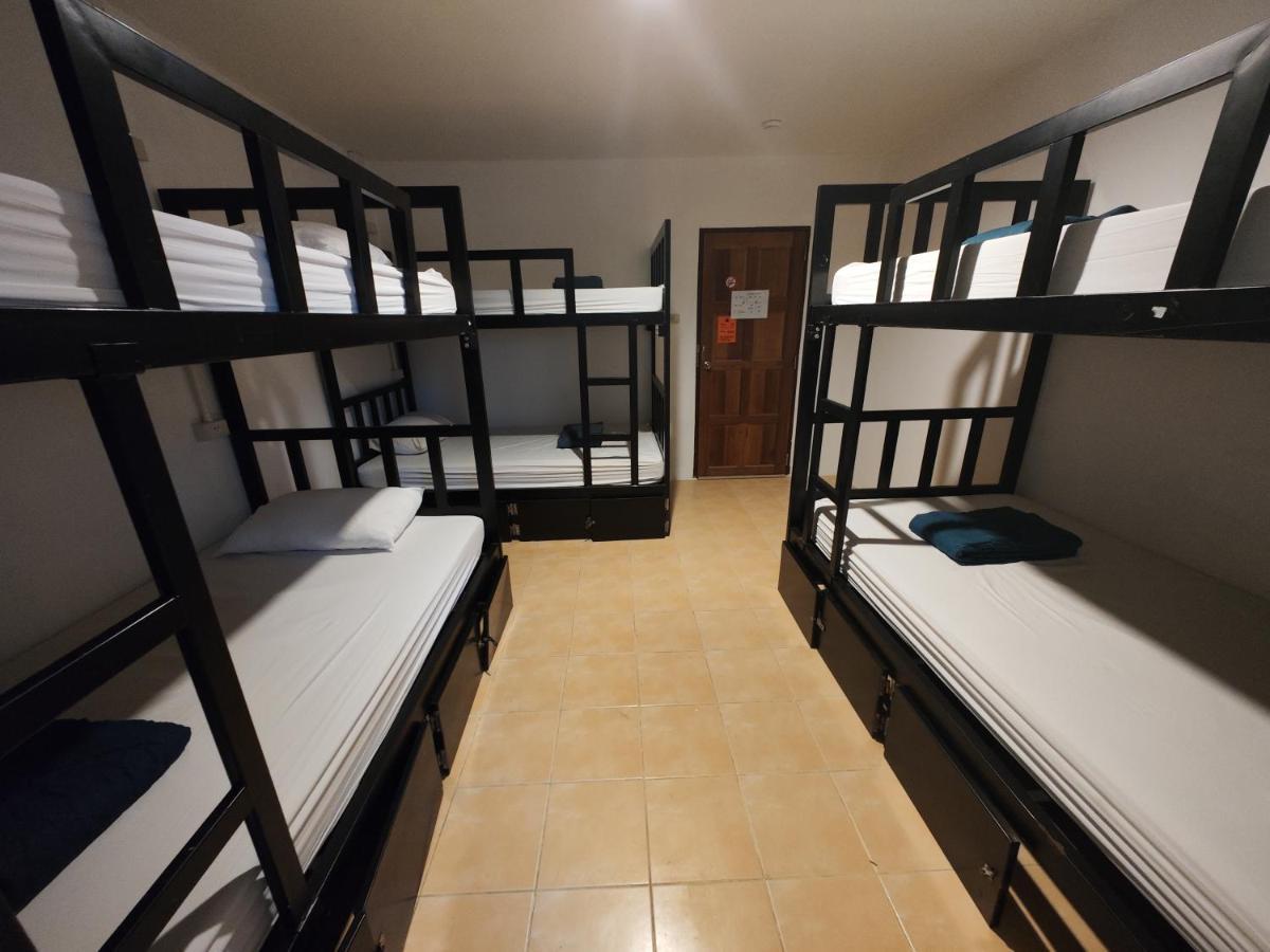 Blanco Central Phi Phi Don Exterior photo